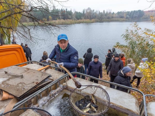 До водойми у Дніпропетровській області вселили майже 400 кілограмів риби