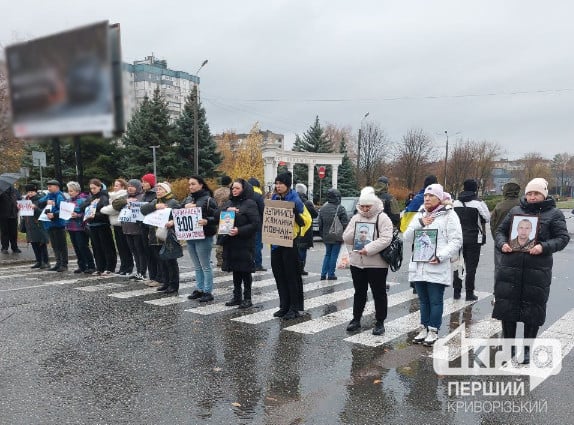 «Зупинись, вшануй Героїв»: у Кривому Розі провели загальнонаціональну хвилину мовчання