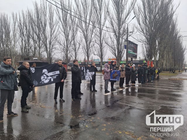 Хвилина мовчання на проспекті Університетському: криворіжці вшанували загиблих Героїв