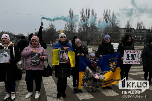 28 листопада криворіжці вчергове зібралися на мікрорайоні Інгулець на хвилину мовчання