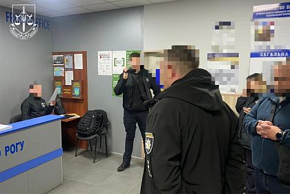 Присвоил 740 тысяч гривен умерших людей: в Кривом Роге задержали полицейского