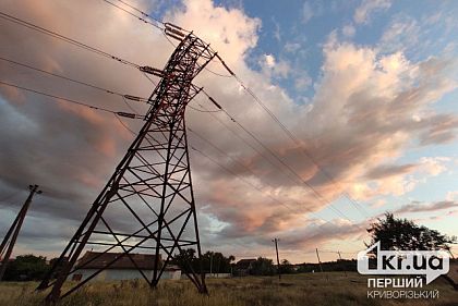 После обстрелов Днепропетровщины энергетики вернули свет 10,5 тысячам семей