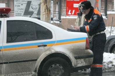 Замначальника ГАИ Украины сообщил, что сотрудники служб не расстанутся с правом выписывать штрафы на месте нарушения