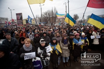 В Кривом Роге прошел многотысячный митинг и шествие против агрессии со стороны России