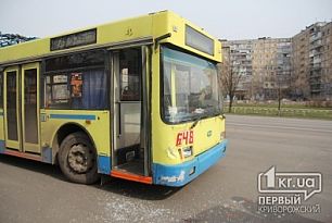 В Кривом Роге столкнулись троллейбус и маршрутка