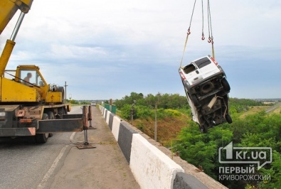 Смертельное ДТП под Кривым Рогом. Водитель на «Renault» слетел с моста (ОБНОВЛЕНО)