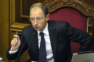 Яценюк вернулся к работе премьером и призвал Раду принять 31 июля проваленные ранее законы
