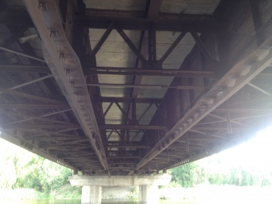 В Кривом Роге неизвестные «разобрали» мост