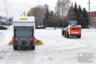 Про уборку снега на дорогах Кривого Рога. Выйдет ли новая техника на улицы города? (ДОПОЛНЕНО)