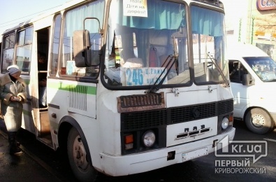 Автобусы на Карнаватке незаконно превратили в «маршрутные такси»?