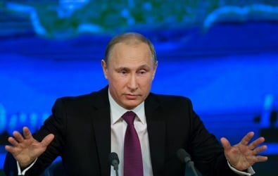 Конфликт на востоке Украины нужно решать только мирным путем, - Путин