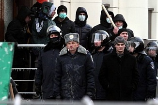 Милиция разыскивает титушек, которые избивали людей под Днепропетровской ОГА (ОБНОВЛЕНО)