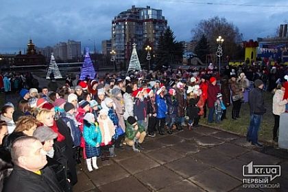 В Саксаганском исполкоме прокомментировали ситуацию с открытием елочного городка в День траура