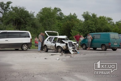 Смертельное ДТП под Кривым Рогом: Молодой водитель «Volkswagen» на высокой скорости въехал в «ЗИЛ»