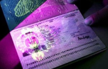 Рада хочет вносить отпечатки пальцев в биометрические паспорта
