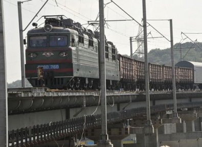 Криворожский поезд изменил маршрут в связи со взрывом моста в Запорожской области