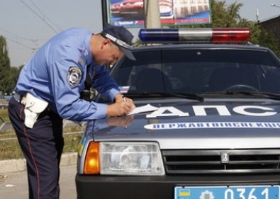 На Днепропетровщине 18 водителей пытались дать взятку инспекторам ГАИ