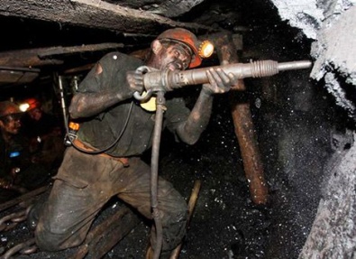 Власти Украины с июня повышают зарплату шахтерам, - профсоюз