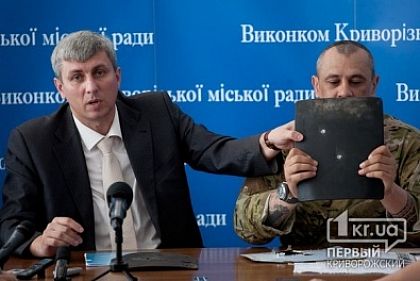 Заседание сессии горсовета: «СТОП-Комуняка» и пресс-конференция о поездке в зону АТО