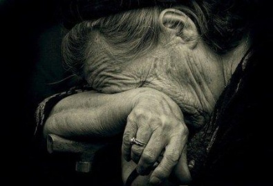 В Кривом Роге пенсионерка отдала более 6 тыс. гривен «социальной работнице»