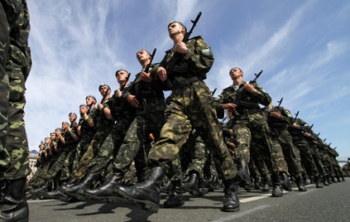 В этом году украинская армия окончательно перейдет на контрактную службу