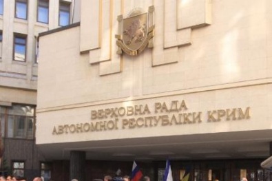 Люди с оружием захватили Верховный Совет и Совет министров Крыма