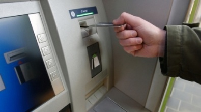 Украинцы больше не смогут свободно пользоваться зарплатными картами