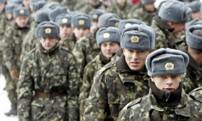 Волна солдатских митингов: вчера под Днепропетровской ОГА собрались срочники и служащие нацгвардии