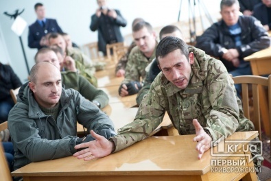 Бойцы «Кривбасса» требуют от городской власти помощи