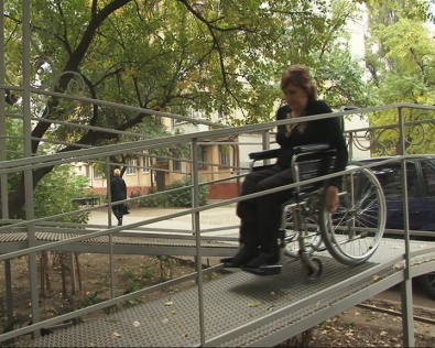 В Кривом Роге улучшают условия проживання людей, которые передвигаются с помощью инвалидных колясок