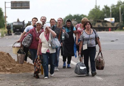 Яценюк планирует отправить переселенцев из Донбасса на общественные работы