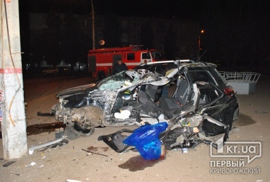 Страшное ДТП на площади Артема: Погибло два человека (18+)