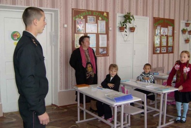 Сотрудники ГСЧС проводят в школах Криворожского района уроки из основ безопасной жизнедеятельности