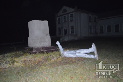 Под Кривым Рогом за ночь были снесены сразу четыре памятника Ленину