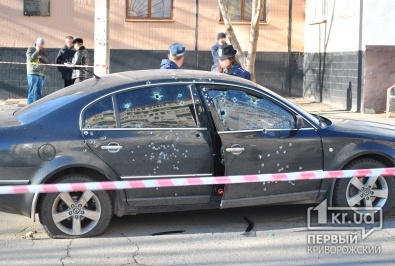 В Кривом Роге напротив городской прокуратуры обстреляли автомобиль (ОБНОВЛЕНО)