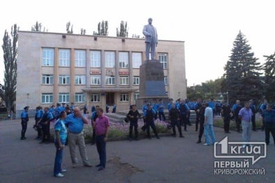 В Кривом Роге активисты хотят повалить памятник Ленину