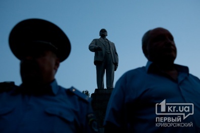 В Кривом Роге хотели повалить памятник Ленину. Властям дали 10 дней на демонтаж памятника (ОБНОВЛЕНО)