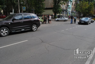 В Кривом Роге на проспекте Гагарина столкнулись Audi и Hyundai
