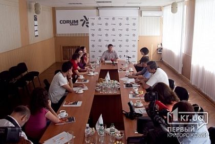 В Кривом Роге журналисты задавали вопросы директору Корум КЗГО и осмотрели цеха предприятия