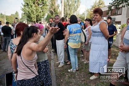 В Кривом Роге не состоялся митинг против мобилизации. Автобус с женщинами поехал обратно на Ингулец