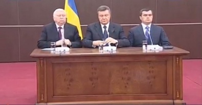13 апреля Виктор Янукович с Виктором Пшонкой и Виталием Захарченко выступили в Ростове-на-Дону
