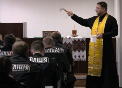 Священник Украинской православной церкви поздравил личный состав Криворожского отдела ГСО с Пасхальными праздниками