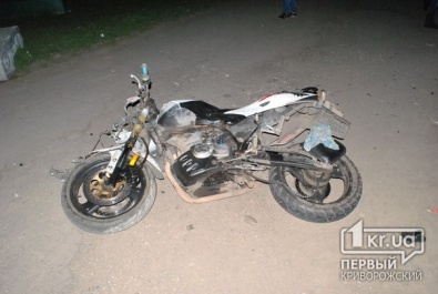 В Кривом Роге мотоциклист въехал в «ВАЗ». Два человека в больнице