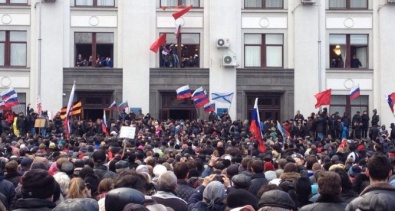 В Луганске штурмом взяли здание ОГА. Онлайн-трансляция