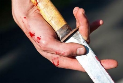 В Кривом Роге мужчина ударил ножом в грудь свою жену