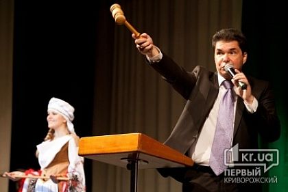 На благотворительном аукционе криворожане собрали 255 тысяч гривен в помощь батальону «Кривбасс»