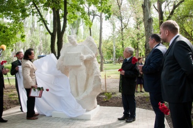 На Ингульце появилась новая парковая скульптура и создан духовой оркестр