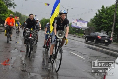 В Кривом Роге прошел велопробег за целостность Украины