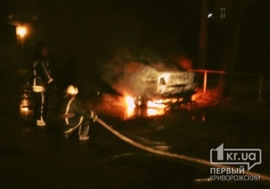 В Кривом Роге полностью сгорел автомобиль «Skoda Octavia»