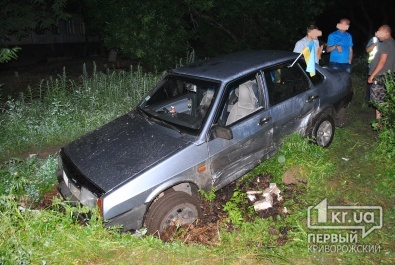 В Кривом Роге пьяный водитель на «ВАЗ-21099» совершил ДТП и скрылся с места происшествия